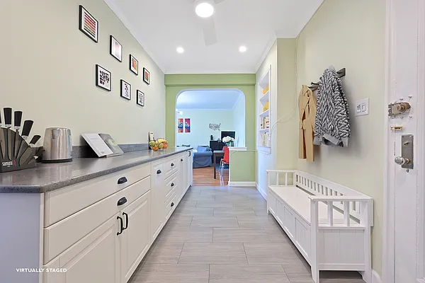 Sold by Poljan Properties Inc. | media 6