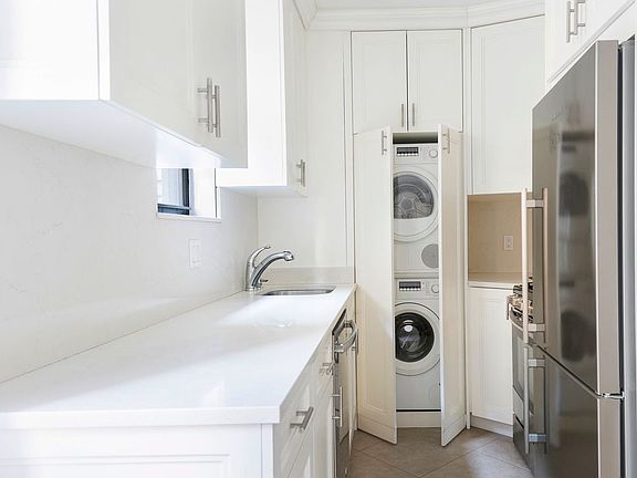 2nd image of 317 W 87th St APT 3E