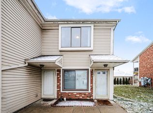 30657 Hidden Pines Ln, Roseville, MI 48066