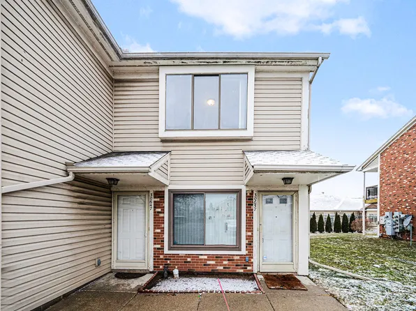 30657 Hidden Pines Ln, Roseville, MI 48066