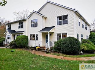 14 Chelsea Dr, Piscataway, NJ 08854
