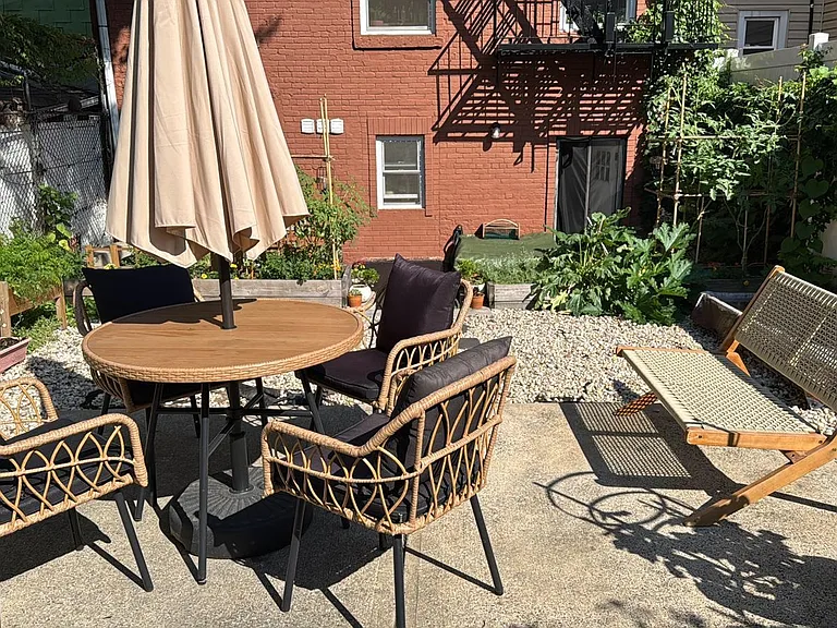 165 Webster Ave #1 — Photo 4