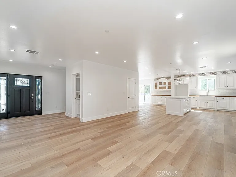 13128 Putnam St — Photo 7