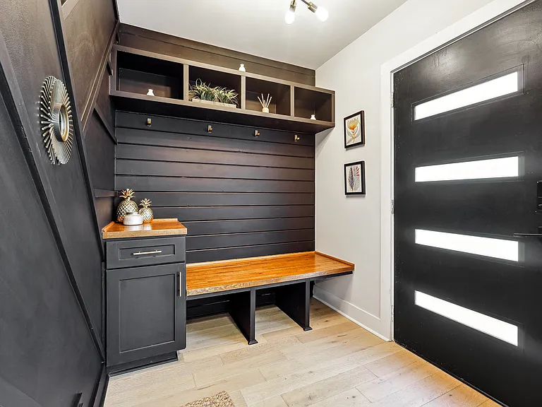 2450 Hillcrest Dr — Photo 2