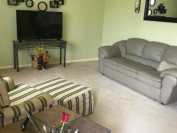 2nd image of 10320 Woodlawn Dr