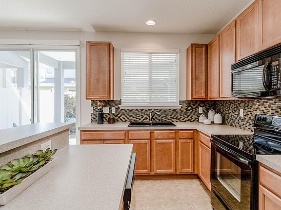 3rd image of 8860 Inlet Bluff Dr