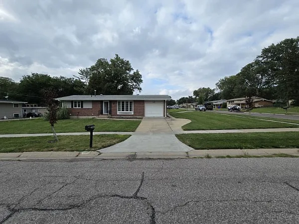 420 Steinway Rd — Photo 15