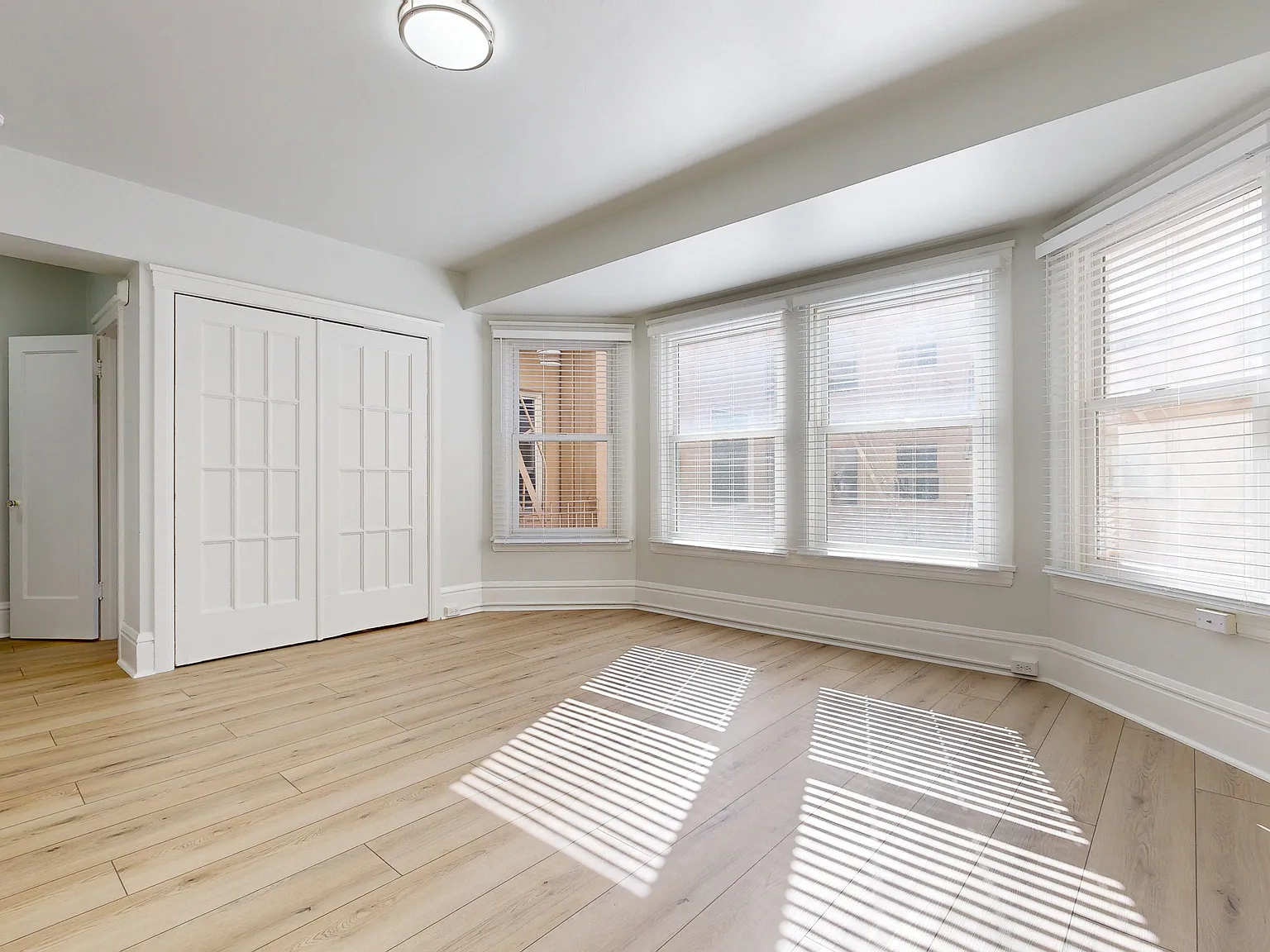 Lower Nob Hill Studio with Shared Laundry | Pet Friendly — Photo 2