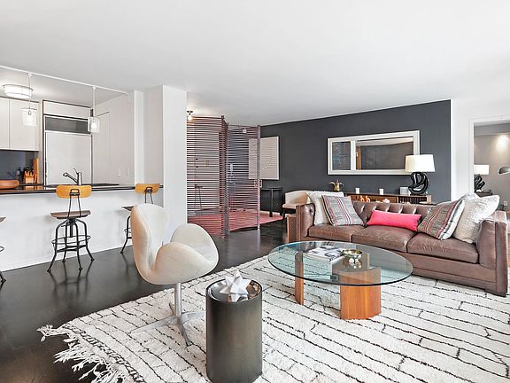 2nd image of 311 Greenwich St #6EF
