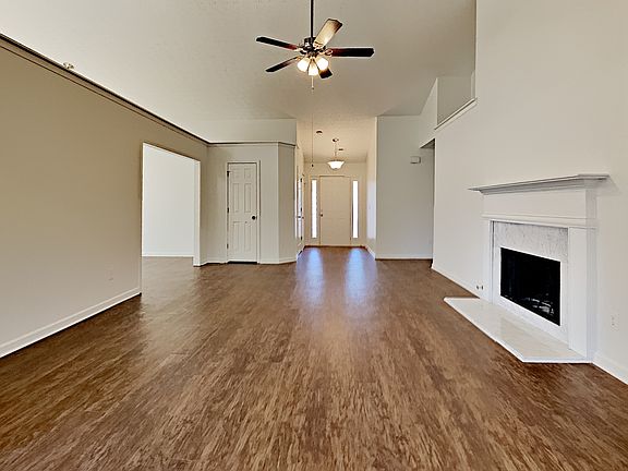 3rd image of 2050 Charleston Oak Cir