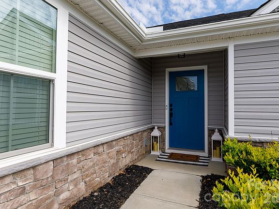 4th image of 329 Damask Dr