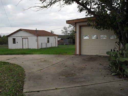 4th image of 109 N River Oaks Dr