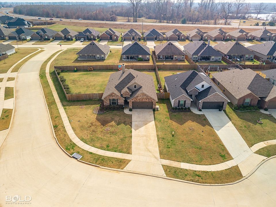 1st image of 327 Ouachita Ln