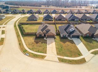 327 Ouachita Ln, Bossier City, LA 71112