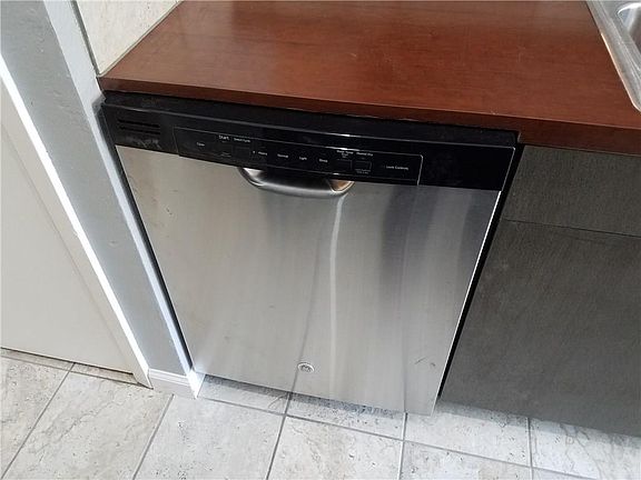 5th image of 7107 Holly Hill Dr #6