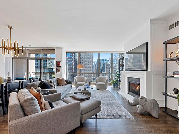 2nd image of 21 E Huron St APT 1803