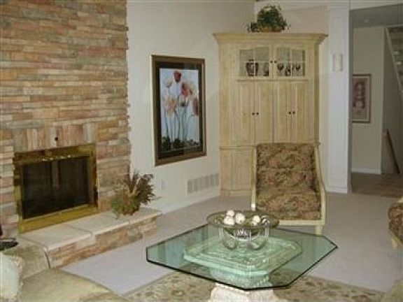5th image of 394 W Glengary Cir