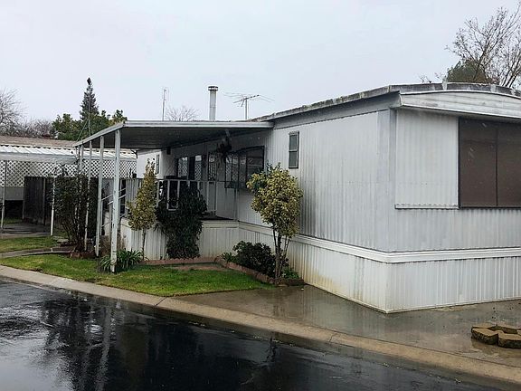 2nd image of 9360 N Blackstone Ave Spc 236