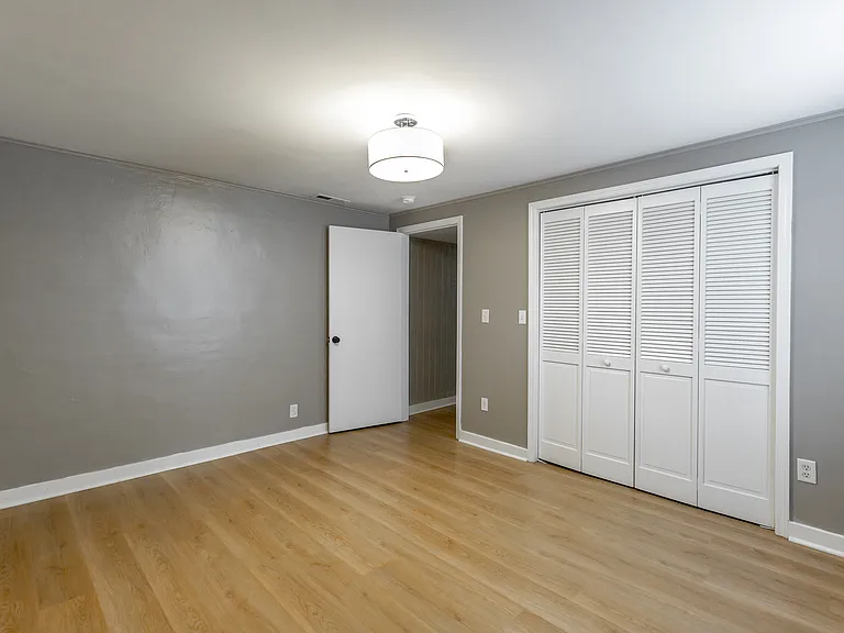 1209 Hanover St — Photo 40