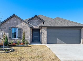 1217 E Stetson Ln, Mustang, OK 73064