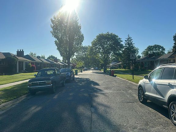 4th image of 16405 Collinson Ave