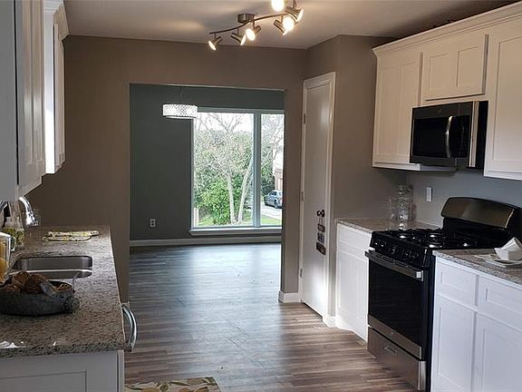 4th image of 716 Parkwood Dr