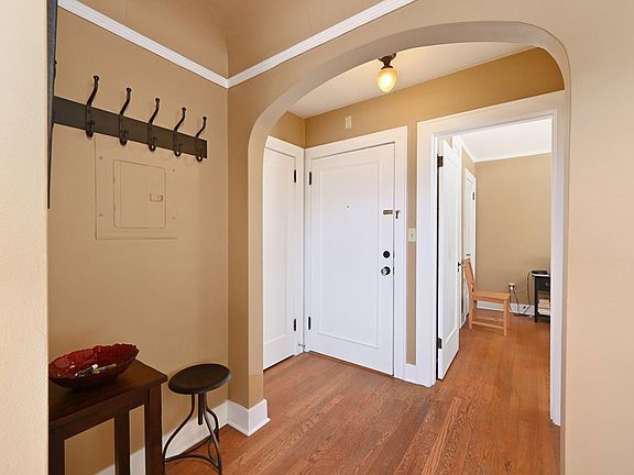 5th image of 2634 Franklin Ave E APT 302