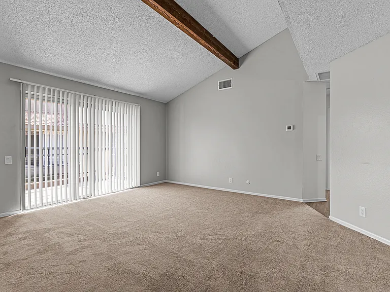 Monterey Villas — Photo 9
