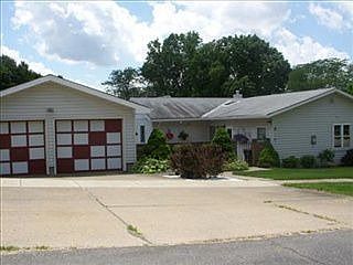 3rd image of 595 Highland Ave
