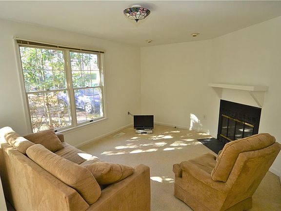 4th image of 213 Salt Forest Ln
