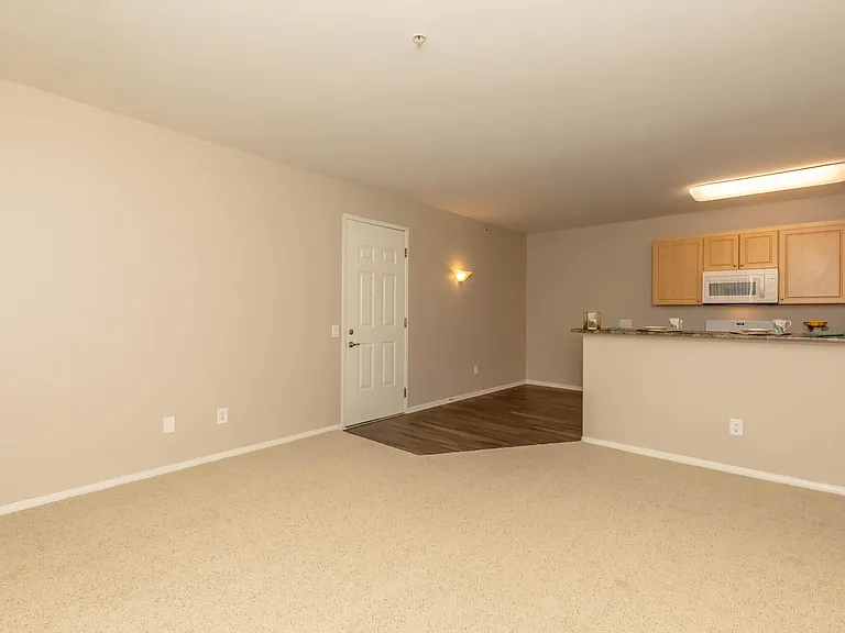 Laurel Vista Apartment Homes — Photo 43