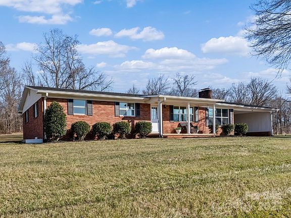3rd image of 133 Fieldstone Farm Dr