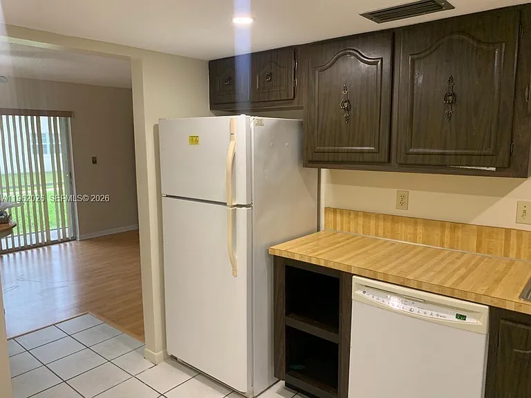 335 W Laurel Dr #1M — Photo 6
