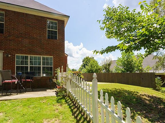4th image of 713 Carriage Hills Pl