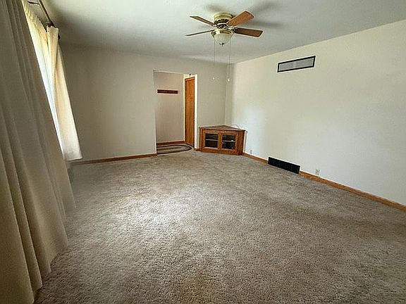 2nd image of 635 W Avenue B