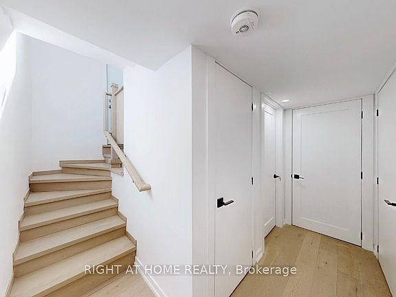 2nd image of 118 Clifton Ave