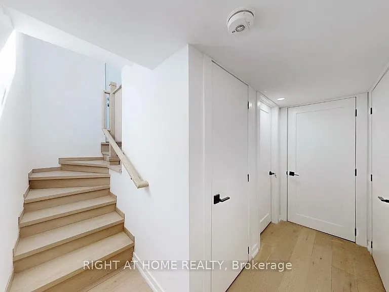 118 Clifton Ave — Photo 2