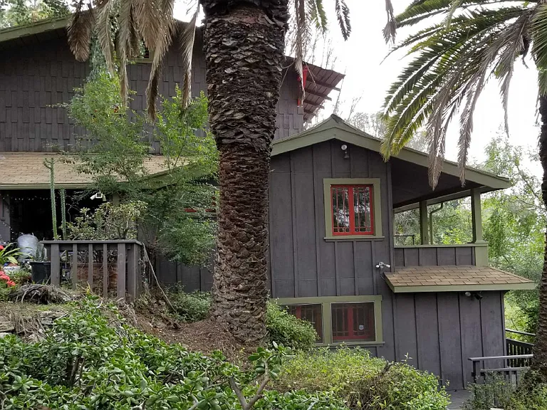 4741 Huntington Dr N — Photo 1