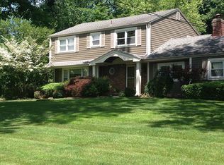 248 Wayfair Cir, Franklin Lakes, NJ 07417