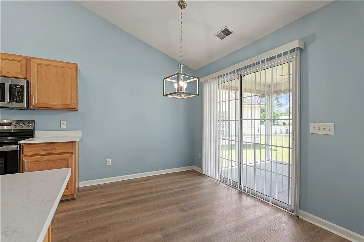 3 bed, 1139 sqft, $2,600 — Photo 4