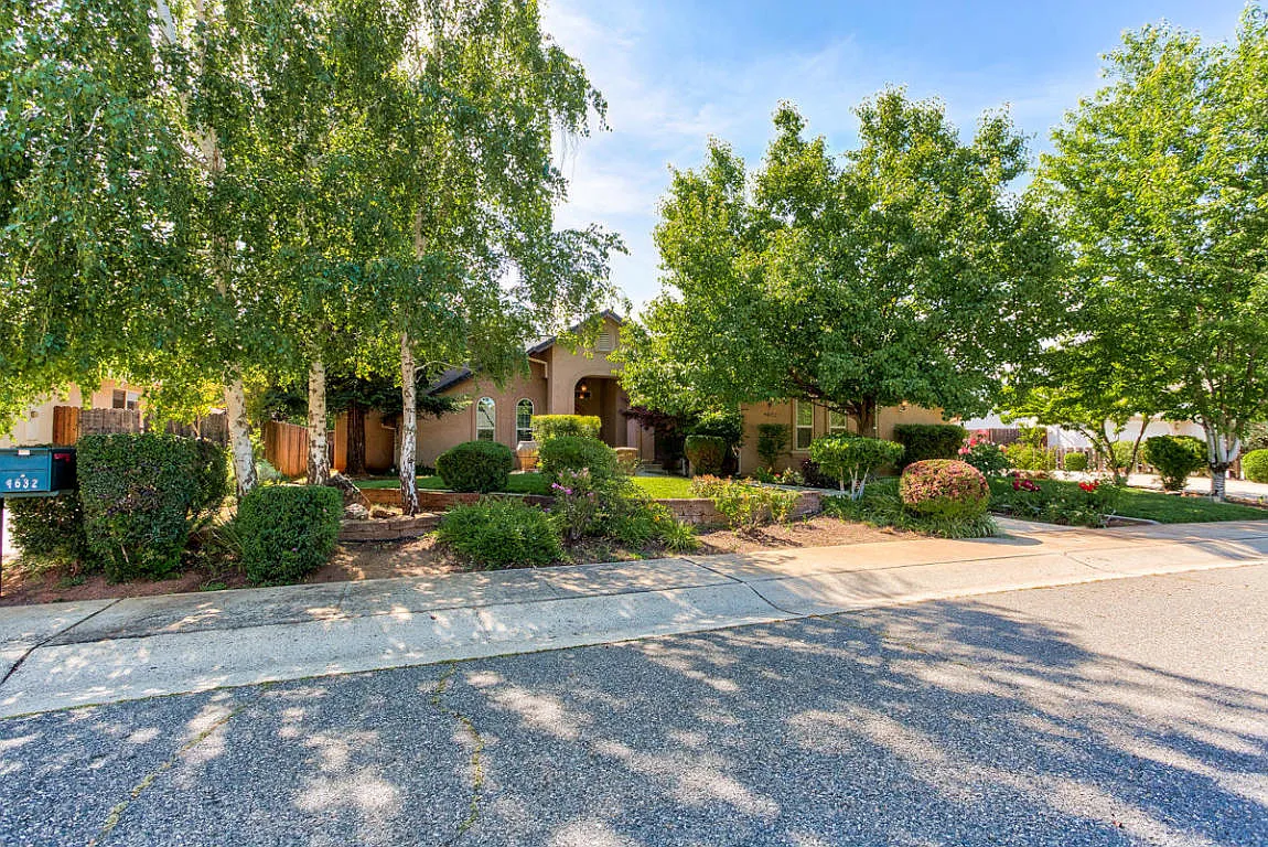 4632 Dandelion Dr photo 1