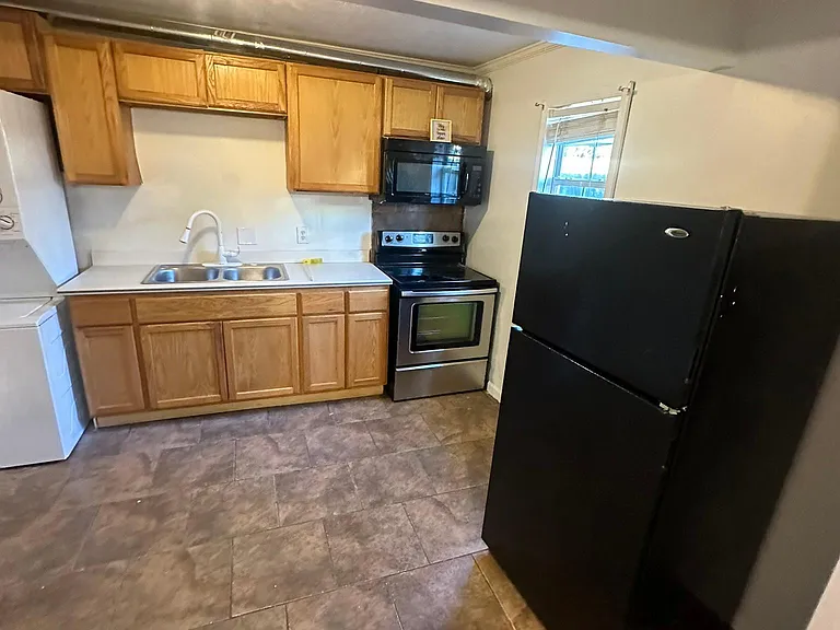 232 Lorenz Blvd #B — Photo 5