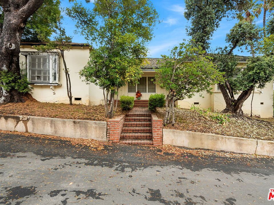 1st image of 126 N Carmelina Ave