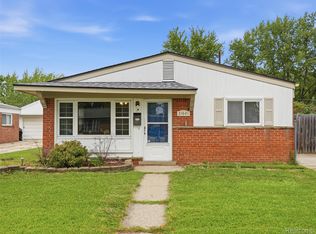 21601 Parkway St, Saint Clair Shores, MI 48082