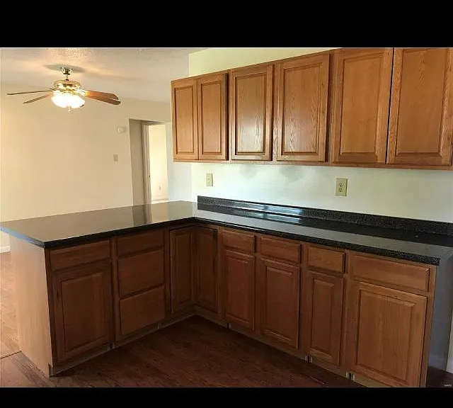 3982 Hawthorn Dr — Photo 2