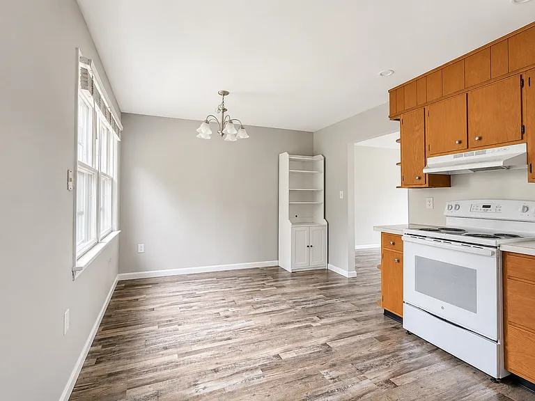 534 E New St — Photo 11