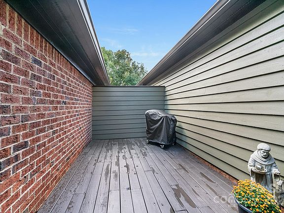 5th image of 7433 Newmans Ln