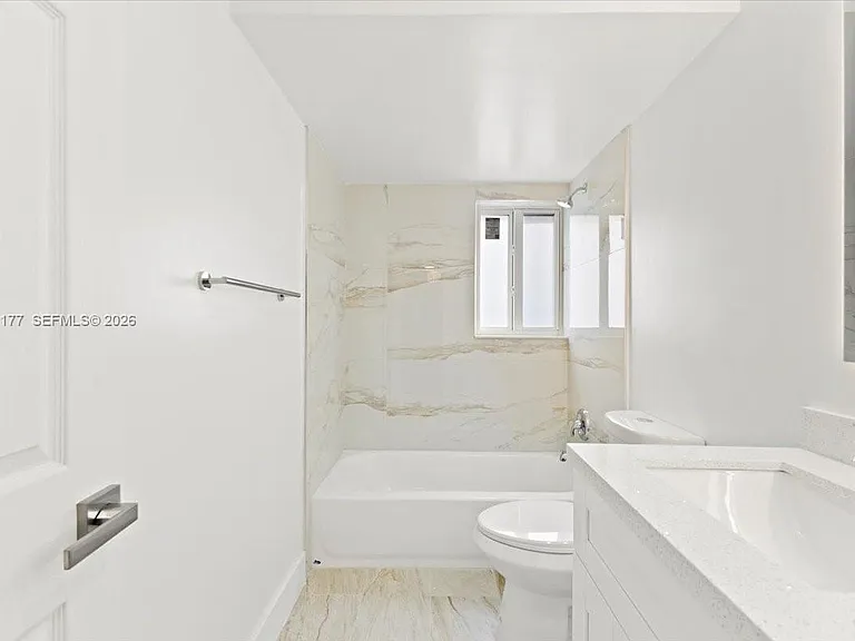 319 NE 14th Ave #201 — Photo 20
