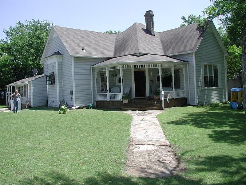 1st image of 201 S Kaufman St