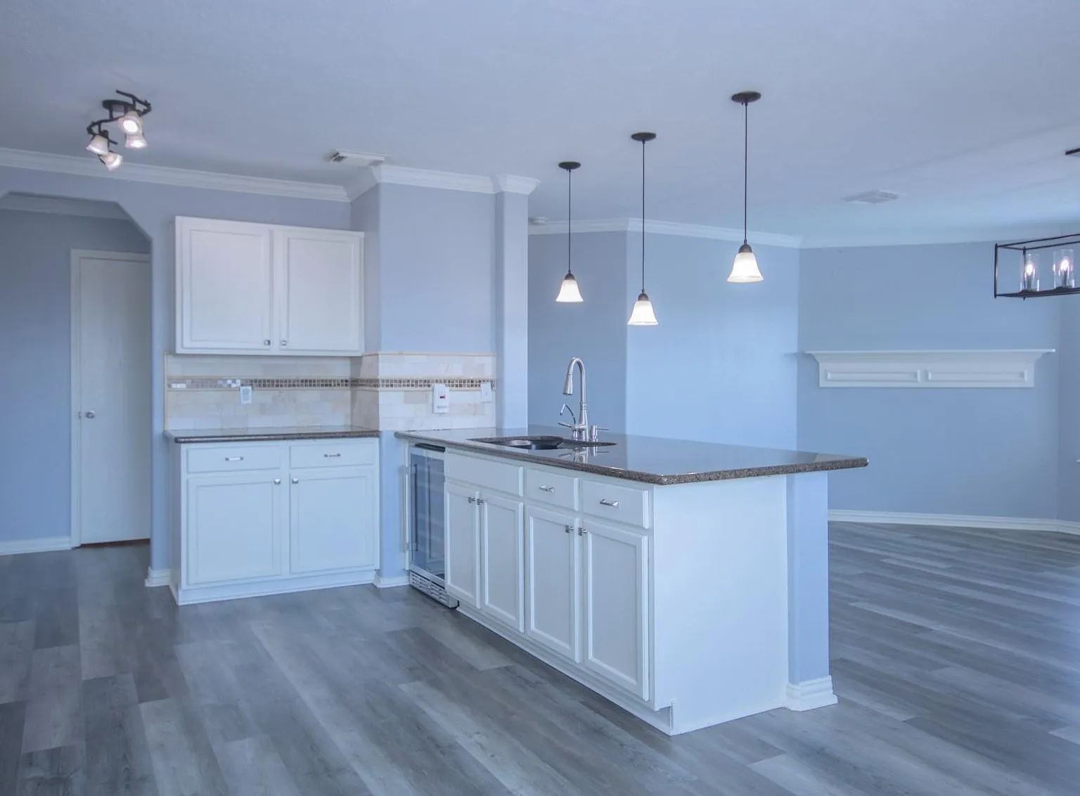 3 bed, 2.5 bath, 2682 sqft, $2,200 — Photo 4